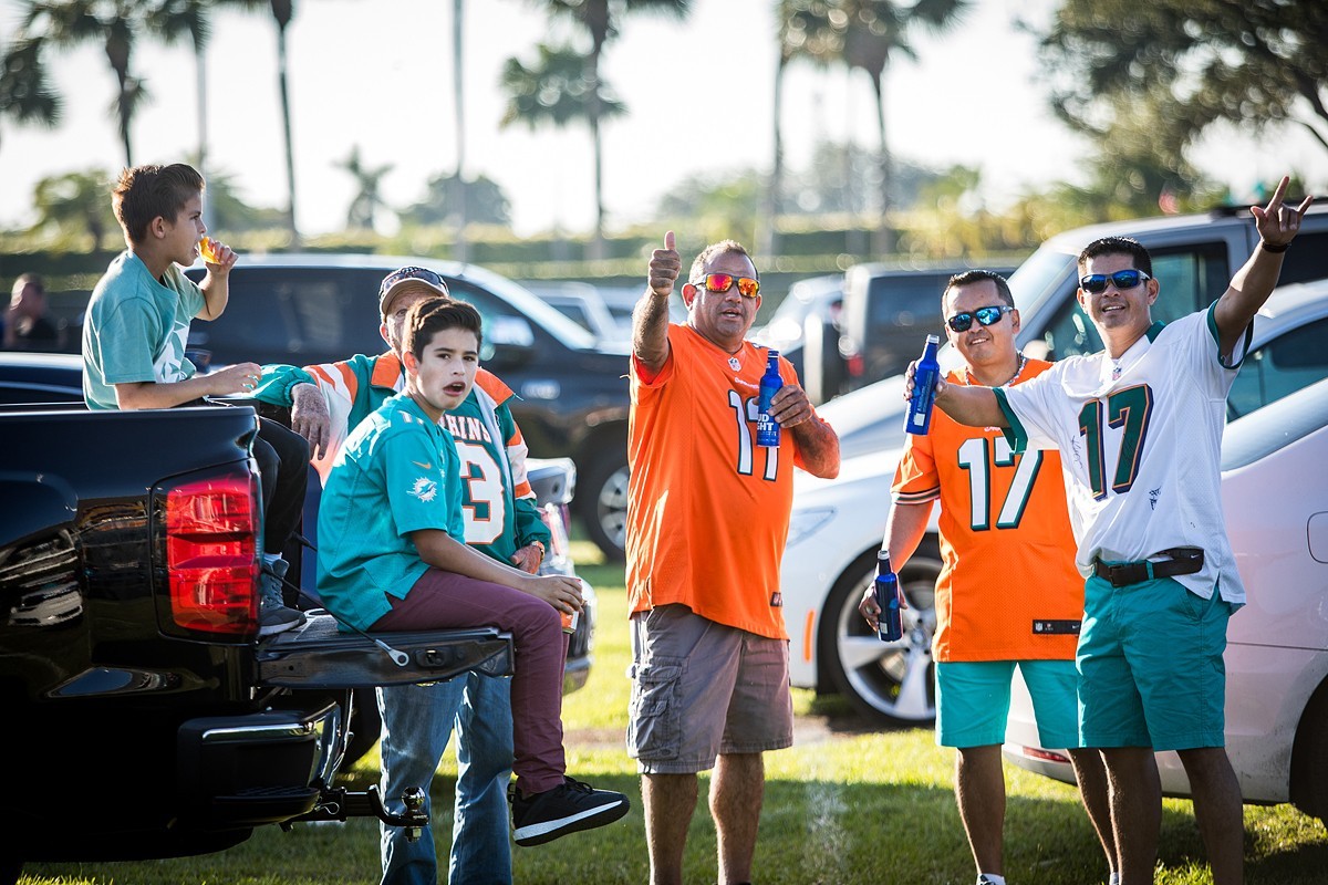 Dolphins game day: Where to tailgate, park and more - Axios Miami