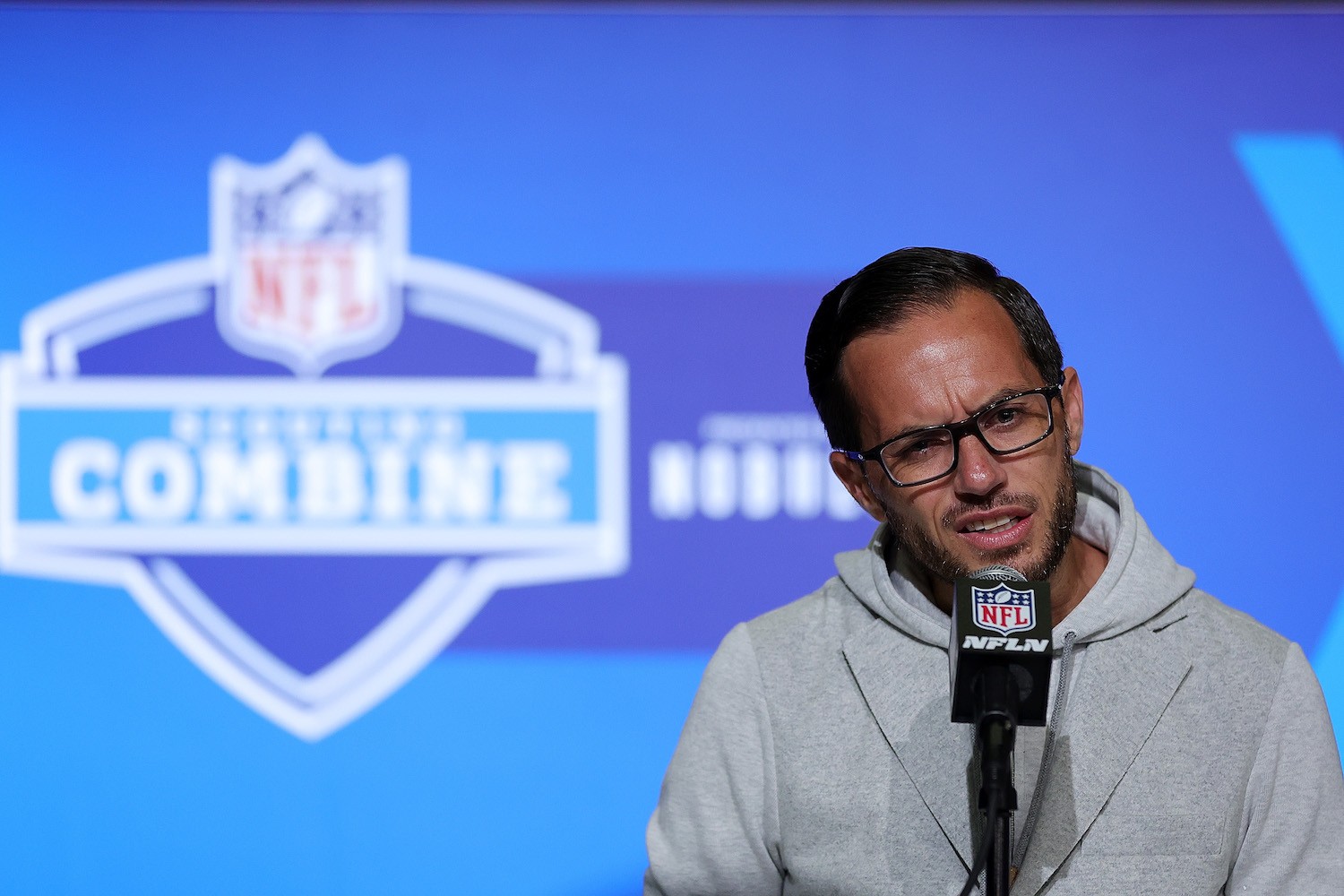 Head coach Mike McDaniel of the Miami Dolphins looks on against the News  Photo - Getty Images