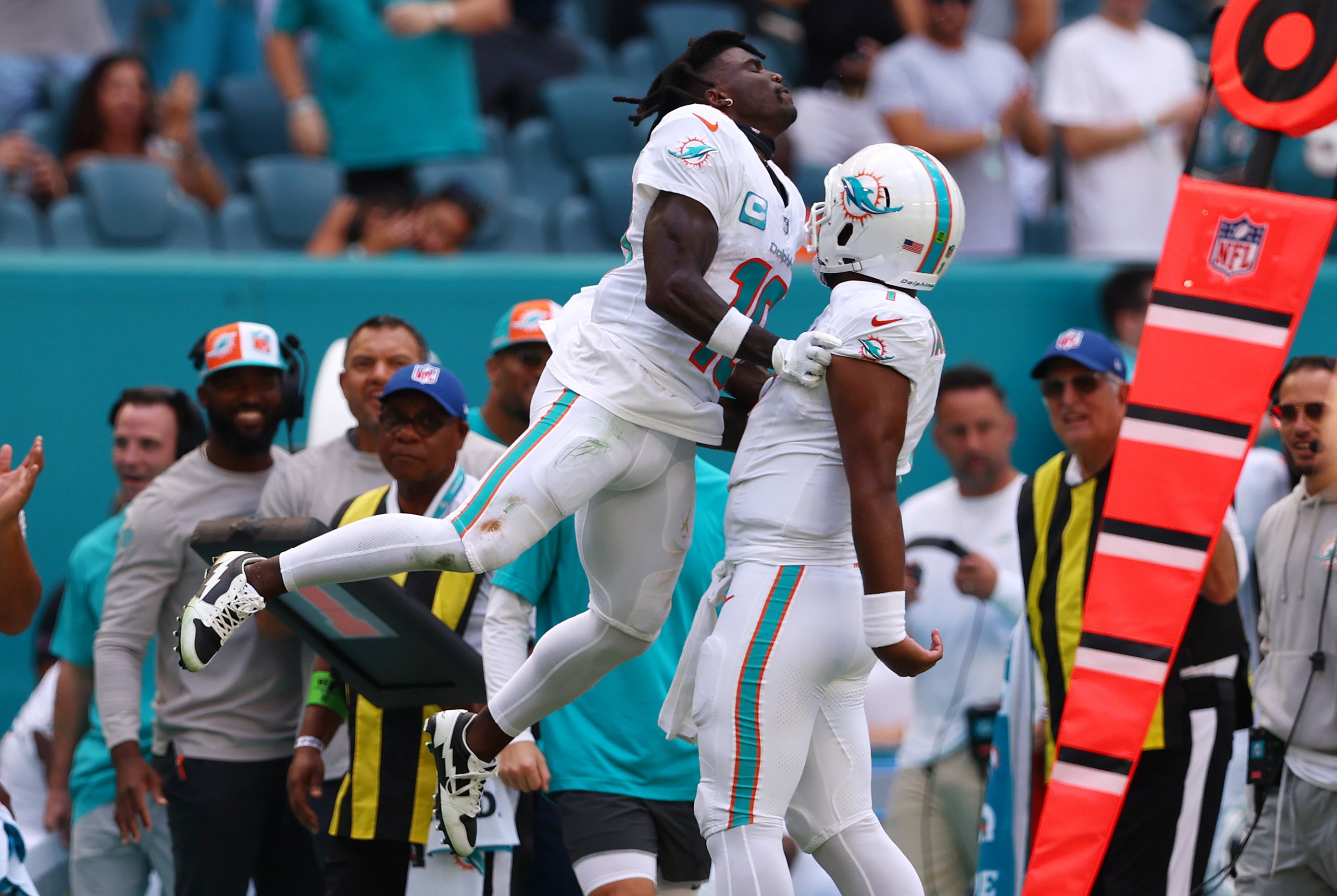 Tyreek Hill, Miami Dolphins Flex Touchdown Celebrations in Win Over  Carolina Panthers
