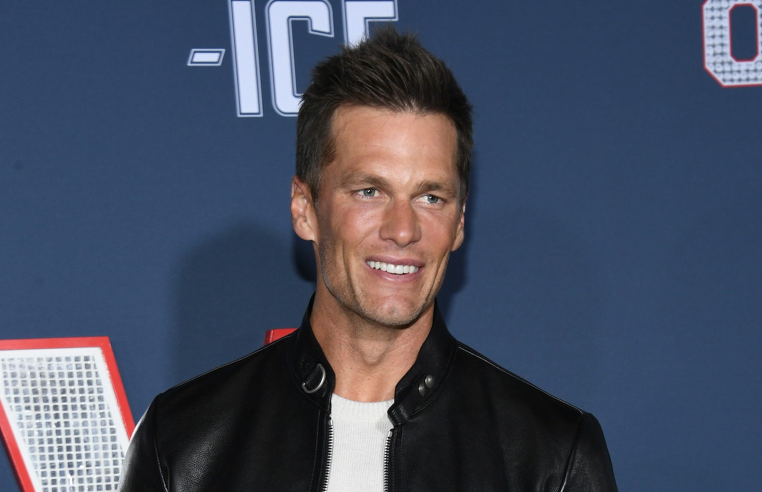 Tom Brady Signs With Sunnyshade Retirement Home Shuffleboard Team