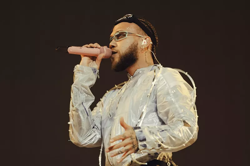 Image: Jhayco performing live on stage